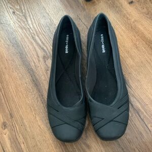 EUC Easy spirit black Acacia flats size 8.5